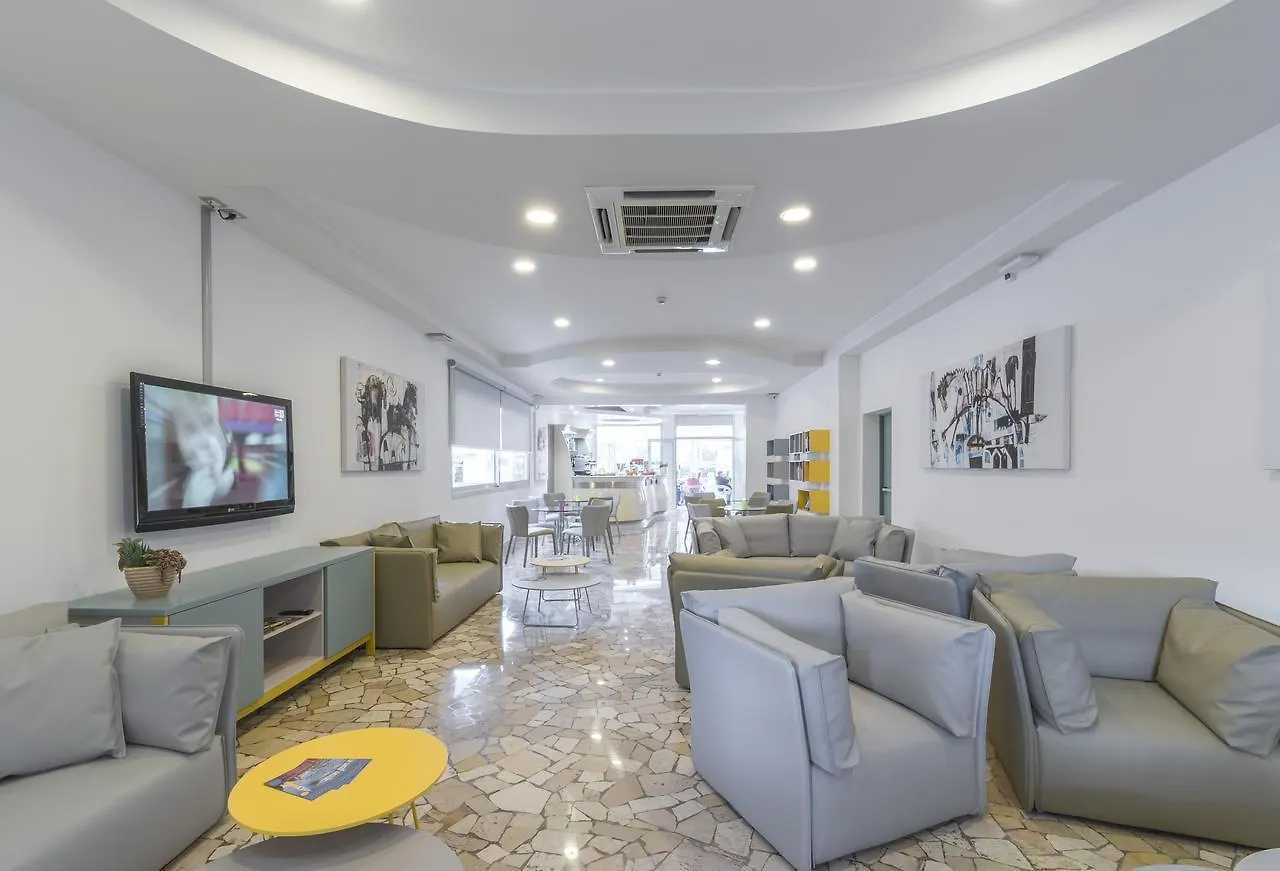 ***  קאורלה Hotel Bristol איטליה